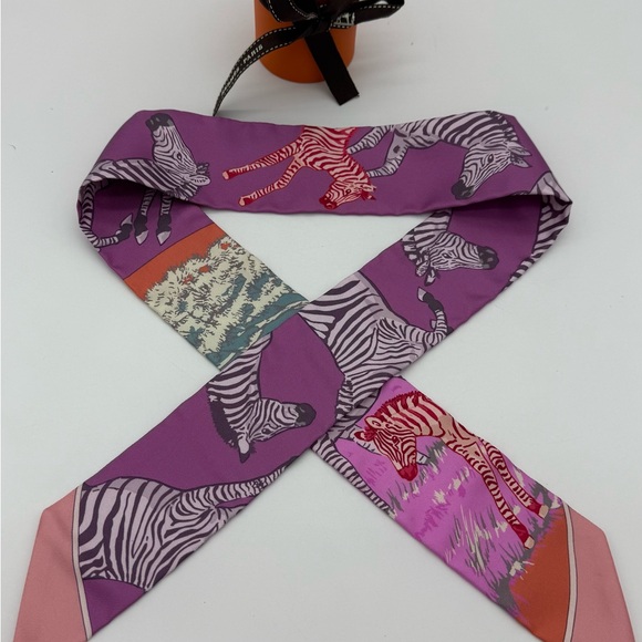 Authentic NEW Hermes twilly silk scarf - Picture 4 of 16